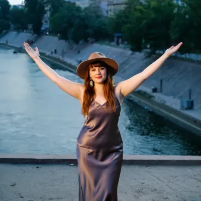 Танцующая, 30